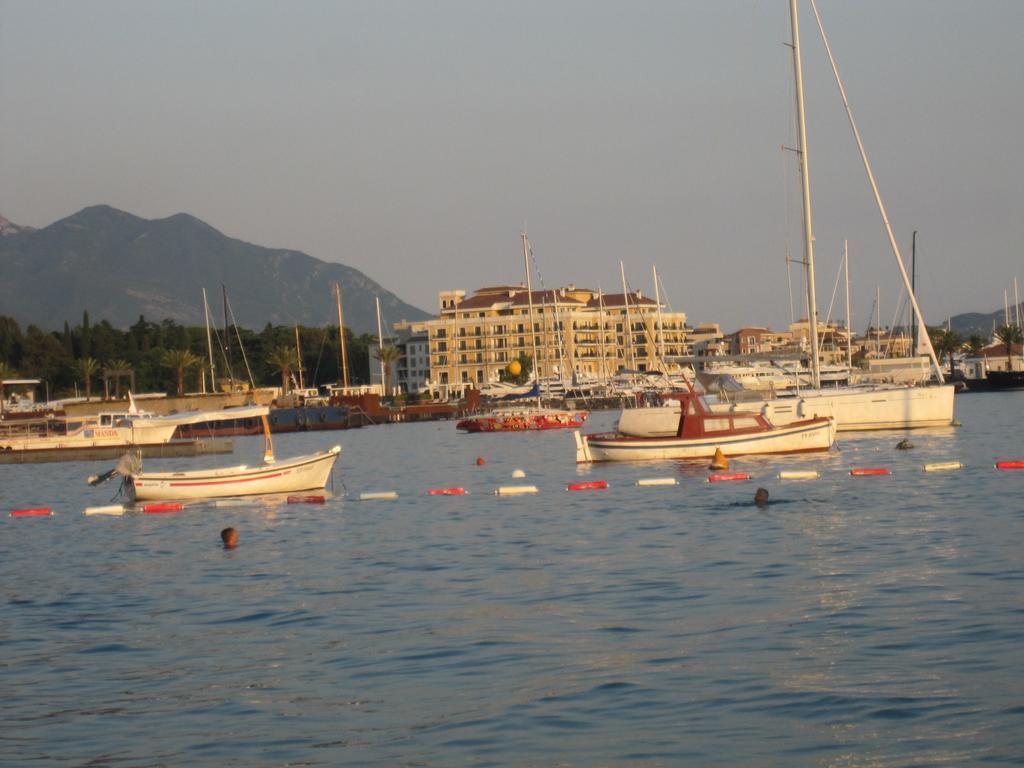 Apartments Delfin Tivat Exterior foto