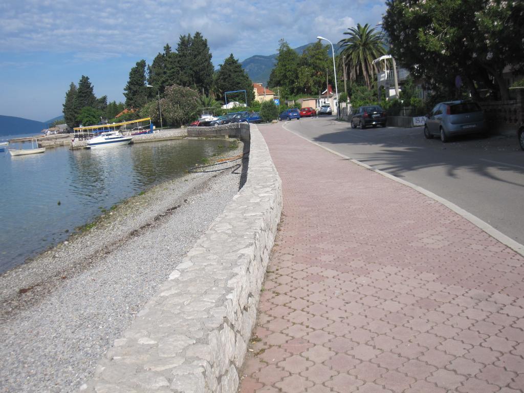 Apartments Delfin Tivat Exterior foto