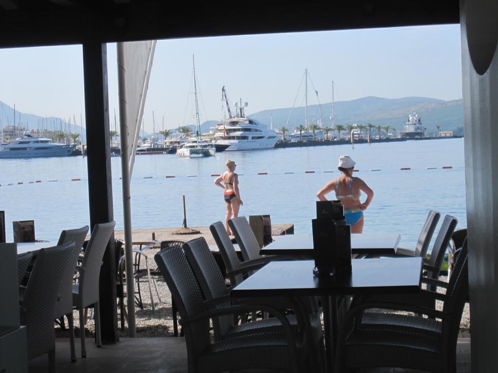 Apartments Delfin Tivat Exterior foto