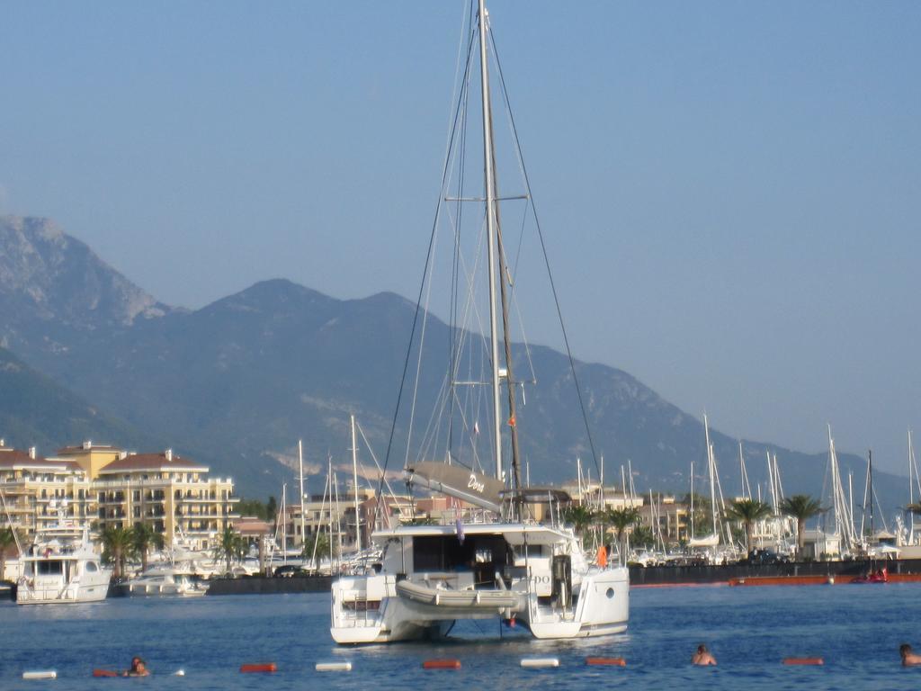 Apartments Delfin Tivat Exterior foto