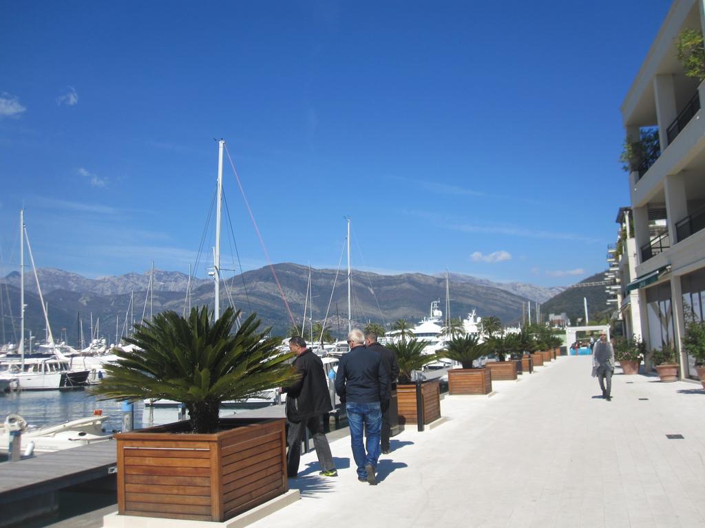 Apartments Delfin Tivat Exterior foto